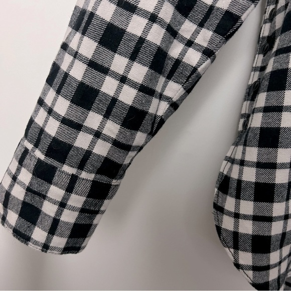 Madewell Contemporary Oversized Flannel Side-Button Shirt in Bridgeport Plaid - Picture 8 of 13